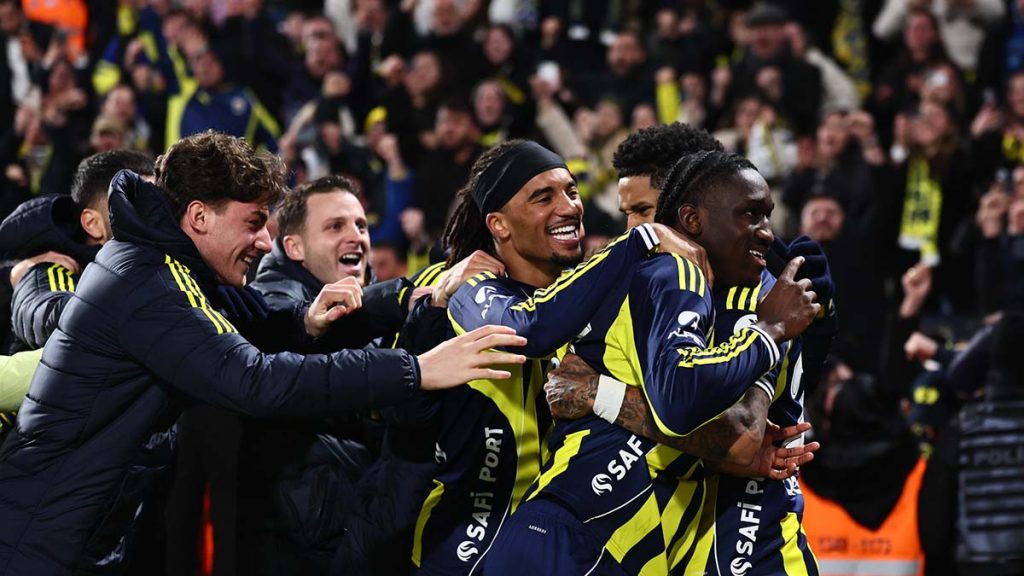 Şampiyonluk Yarışında Fenerbahçe İlk Yarılarda Kayıp! Tedesco'nun Tahtı Sallanıyor