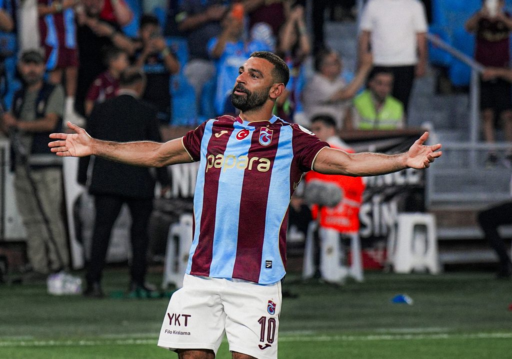 Türkiye Süper Lig'de Derbi Günü Geldi Çattı! Reis Yönetiminde Trabzonspor, Lider Galatasaray'ı Evinde Konuk Ediyor - İddaa Tahmini